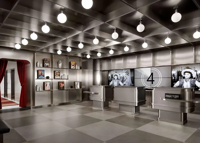 Revery Toronto Downtown, Curio Collection By Hilton